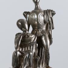 Giorgio De Chirico (1888-1978). "Il consolatore (Le consolateur)". Bronze argenté. Paris, musée d'Art moderne. © Eric Emo / Musée d'Art Moderne / Roger-Viollet © ADAGP