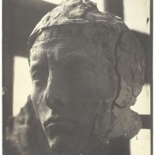 "Tête dApollon" d'Antoine Bourdelle. Terre sèche. Paris, musée Bourdelle.  © Musée Bourdelle / Roger-Viollet 