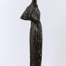 Antoine Bourdelle (1861-1929). "Madeleine Charnaux". Statuette en pied, grandeur définitive. Bronze. 1917. Paris, musée Bourdelle. © Éric Emo / Musée Bourdelle / Roger-Viollet 