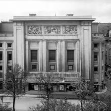 Façade du théâtre des Champs-Elysées, 15, avenue Montaigne, (Paris VIIIème arr.). Oeuvre des frères Auguste, Gustave et Claude Perret, architectes français.  © Albert Harlingue / Roger-Viollet 