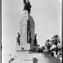 Antoine Bourdelle, Le monument Alvear à Buenos Aires. Photographie anonyme. Paris, musée Bourdelle.  © Musée Bourdelle / Roger-Viollet