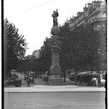 Antoine Bourdelle (1861-1929). "Monument à Adam Mickiewicz", poète polonais. Le monument place de l'Alma. Photographie anonyme. Paris, musée Bourdelle.  © Musée Bourdelle / Roger-Viollet	 