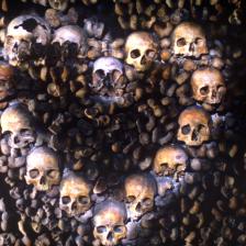 Légende : Galerie d’entrée, motif décoratif en forme de cœur, Catacombes, Paris. © Musée Carnavalet / Christophe Fouin / Mairie de Paris 