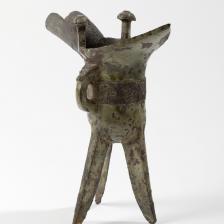 "Vase jue". Bronze. Chine, dynastie des Zhou. Paris, musée Cernuschi. © Stéphane Piera /Musée Cernuschi / Roger-Viollet 