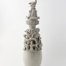 "Vase funéraire en porcelaine, époque Song, Chine (960-1279)". Porcelaine. Paris, musée Cernuschi. © Stéphane Piera / Musée Cernuschi / Roger-Viollet