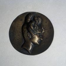 Pierre-Jean David d'Angers (1788-1856). Portrait de Delphine Gay (1804-1855), femme de lettres française. Médaillon en bronze. Paris, musée de la Vie romantique. © Musée de la Vie Romantique / Roger-Viollet 