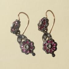 Boucles d'oreilles données par George Sand à sa belle-fille Lina à l'occasion de son mariage. Paris, musée de la Vie romantique. © Musée de la Vie Romantique / Roger-Viollet 