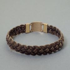 Bracelet en cheveux donné à George Sand par son amie Anna, du couvent des Dames anglaises. Paris, musée de la Vie romantique. © Musée de la Vie Romantique / Roger-Viollet 