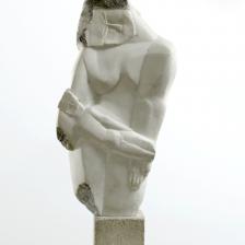 Ossip Zadkine (1890-1967). "Maternité". Marbre partiellement peint, vers 1919. Paris, musée Zadkine. © Fr. Cochennec et E. Emo / Musée Zadkine / Roger-Viollet